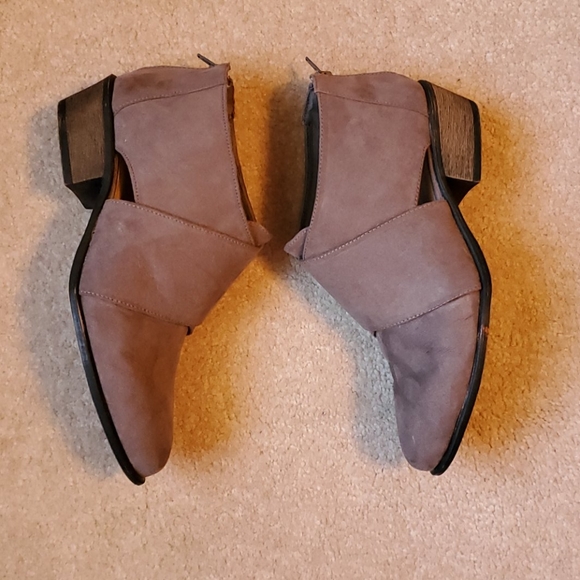 TG taupe suede ankle boots size 11 - Picture 10 of 11